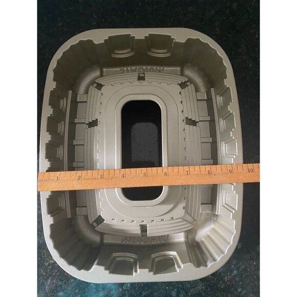 Nordic Ware Aluminum Stadium, Made in USA - Picture 7 of 7